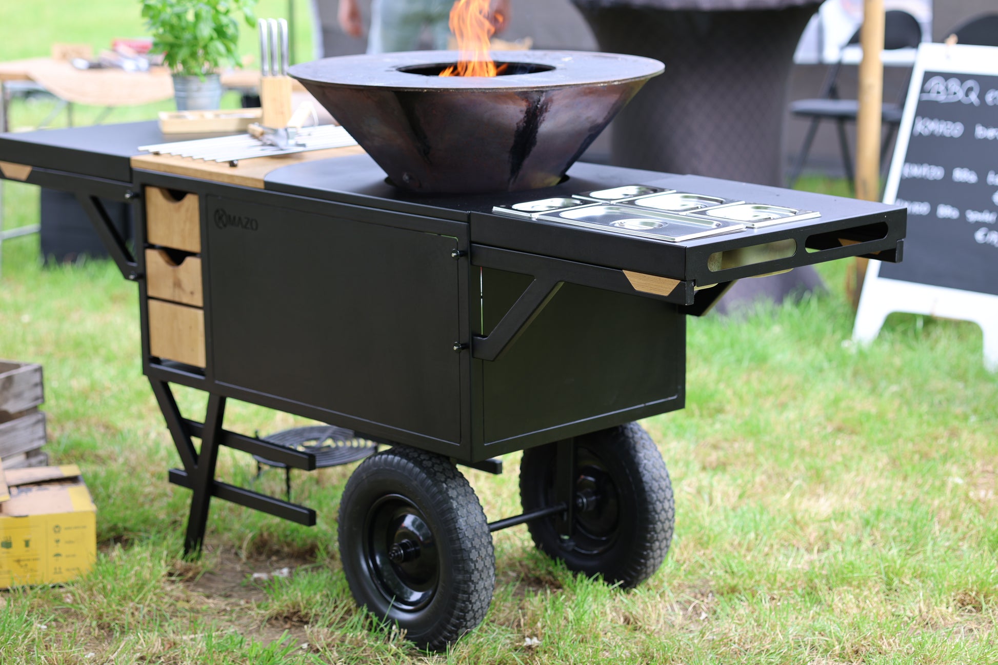 Sfeerbeeld KMAZO BBQ-meubel GN-bakken